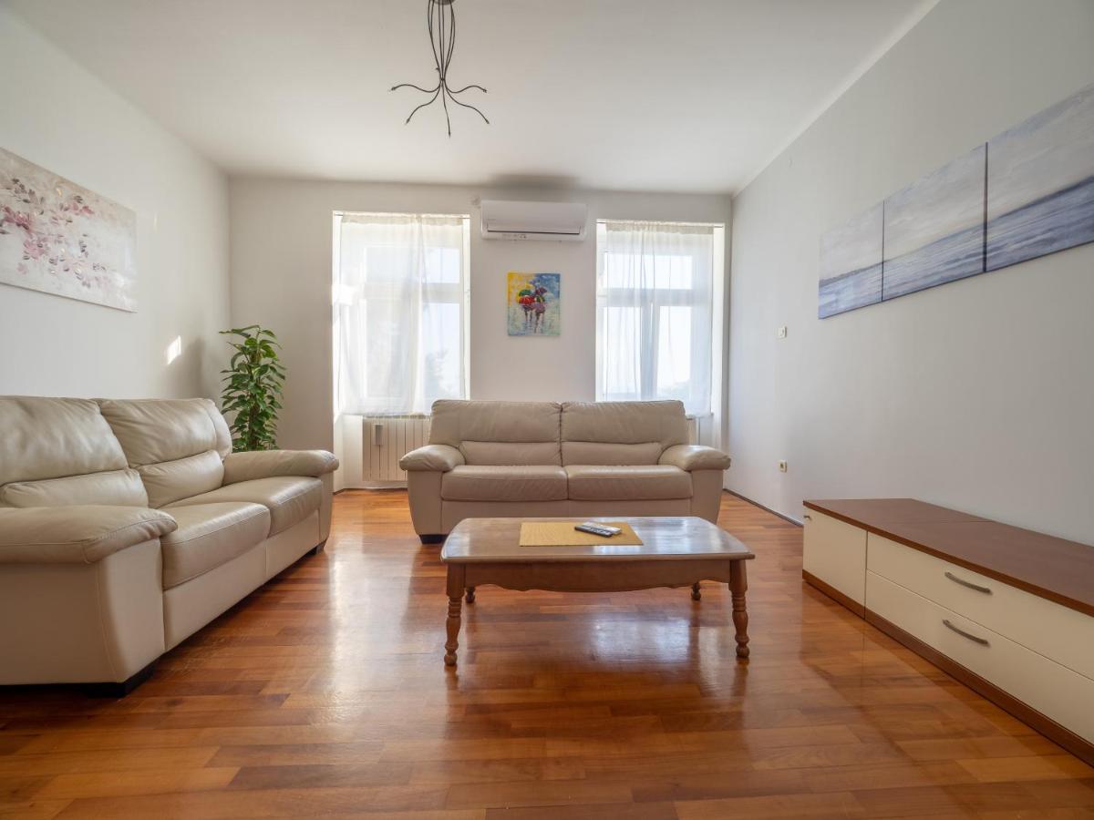 Classy And Sunny Apartment In غييكا المظهر الخارجي الصورة